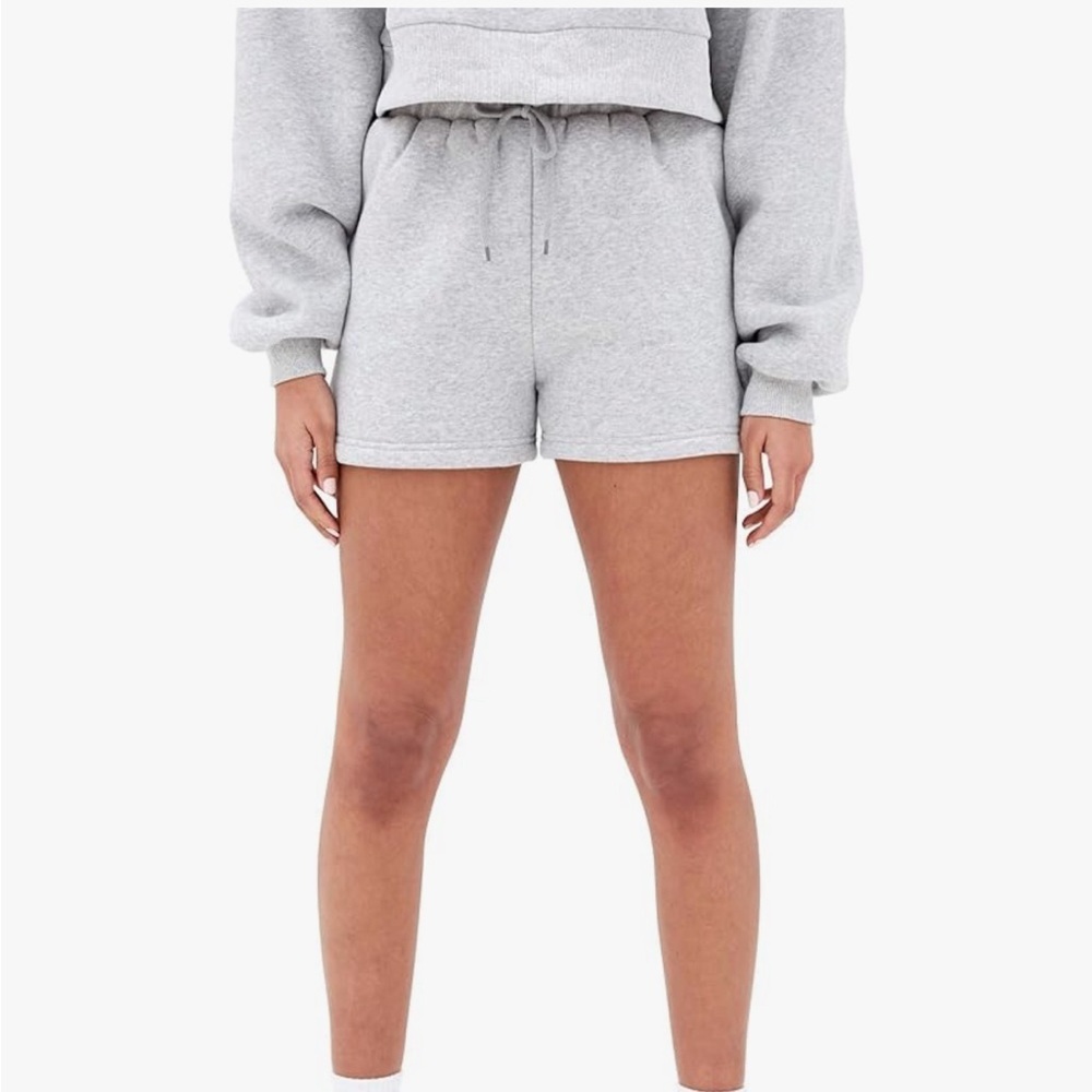 Cropped Crewneck Sweatshirt and Shorts Set - Picture 2 of 12